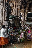 The great Chola temples of Tamil Nadu - the Sri Meenakshi-Sundareshwarar Temple of Madurai. the Pudu-mandapam occupied by brass merchants and tailors  